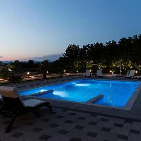 Relax And House With Pool Ljubuski