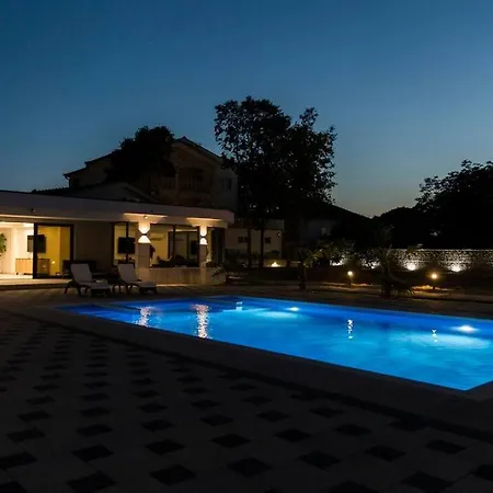 Relax And House With Pool