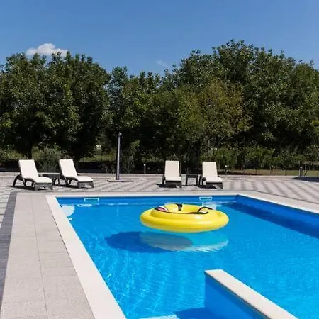 Vila Relax And House With Pool Ljubuski