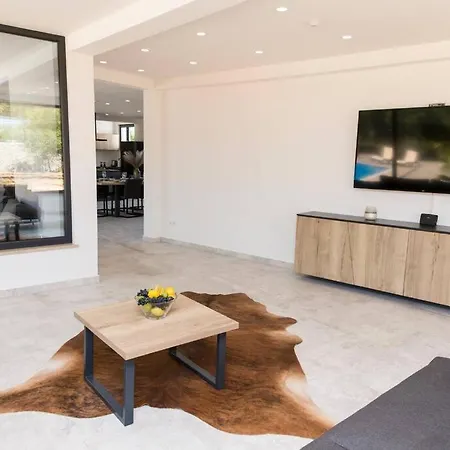 Villa Relax And House With Pool