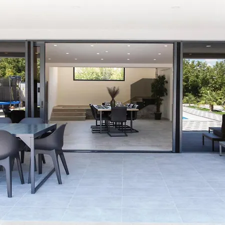 Relax And House With Pool *