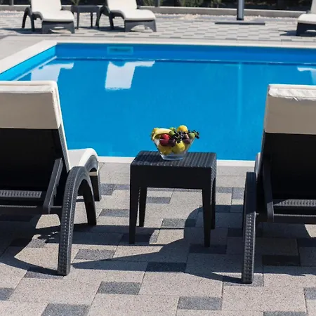 Relax And House With Pool *