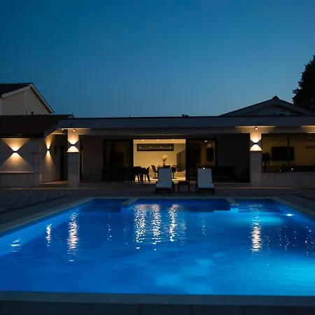 Relax And House With Pool Villa *