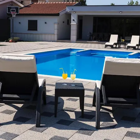 Villa Relax And House With Pool